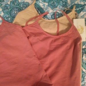 4/$30  NWT 3 Simple Pleasures Stretch Tanks